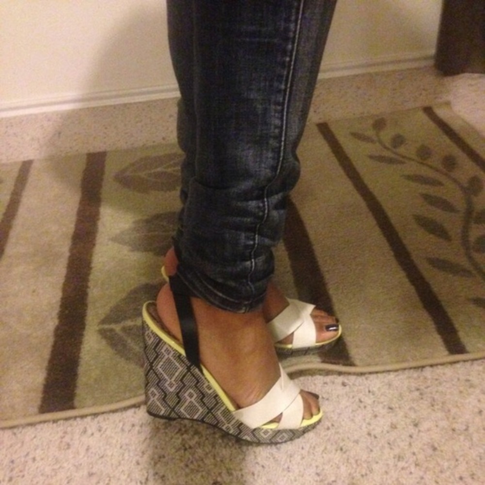 Black & White Aztec Wedges